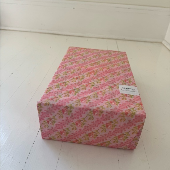 LoveShackFancy x Stanley Water Bottle 40 oz Blooming Heirloom - Picture 3 of 11